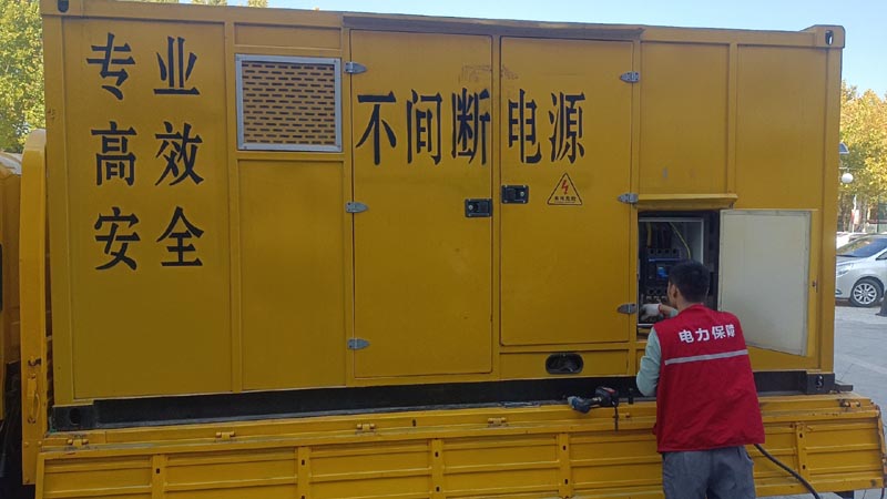 衢江柴油发电机组和UPS电源配合使用时，如何避免切换过程中的电力中断？